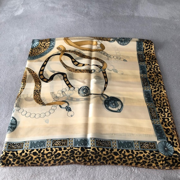 ANIMAL & MEDALLION PRINT SQUARE SCARF-BLACK, GOLD - Picture 2 of 8